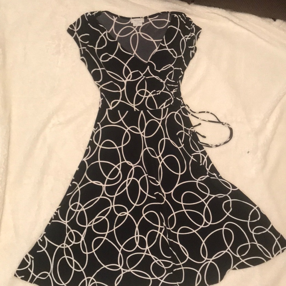Van Heusen black and cream dress